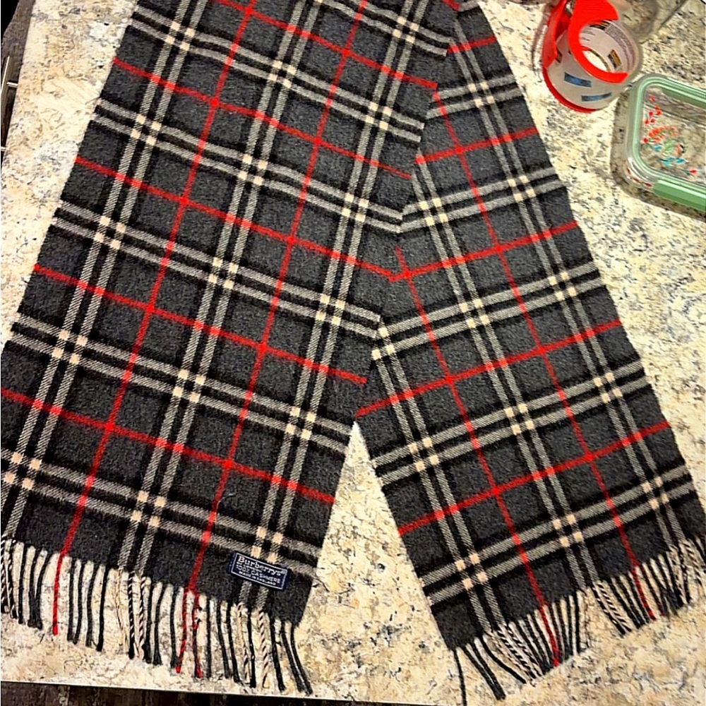 Burberry Vintage Cashmere Scarf in Gray and Red Check - Picture 6 of 6